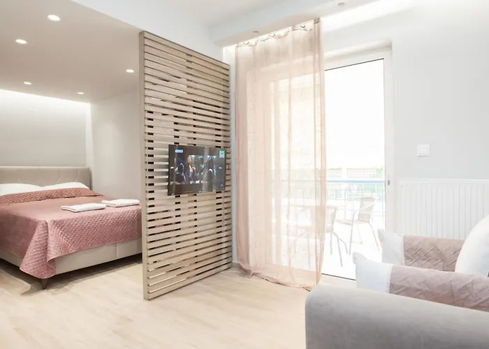 Petralona Gem Hotel-Style Studio With Balcony