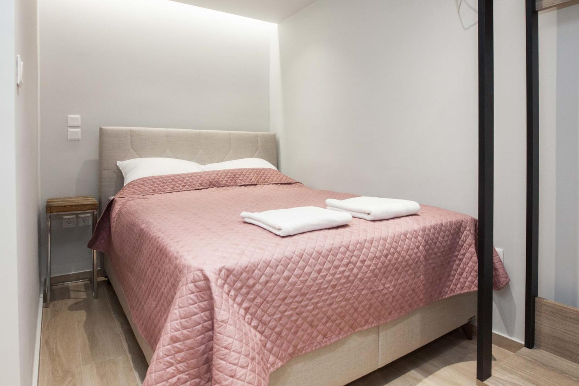 Petralona Gem Hotel-style With Balcony Apartment