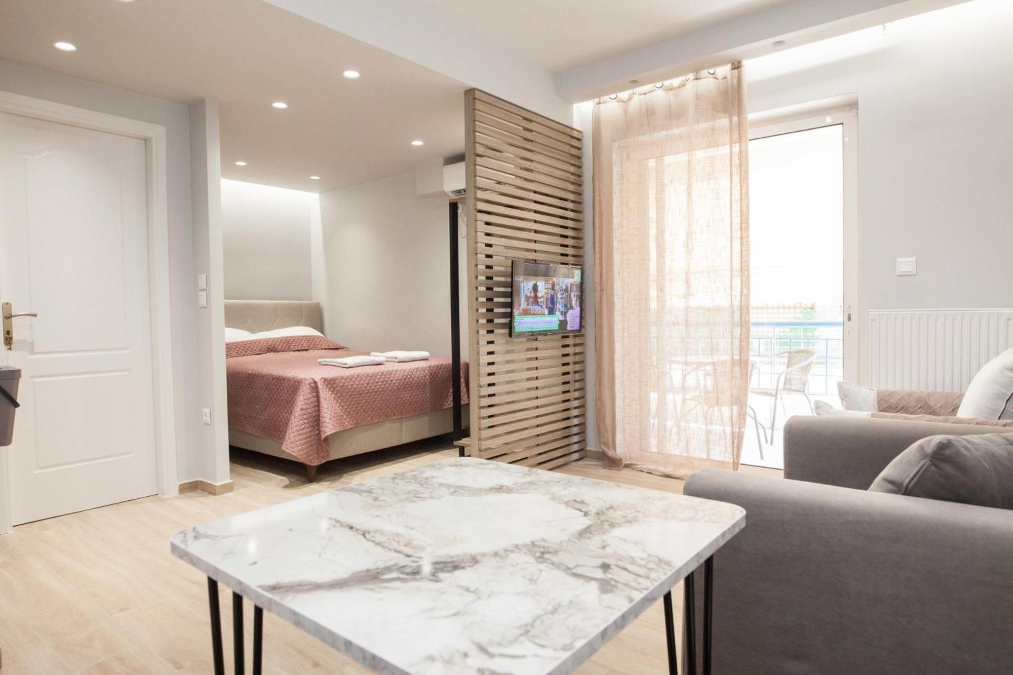 Petralona Gem Hotel-style With Balcony Apartment *