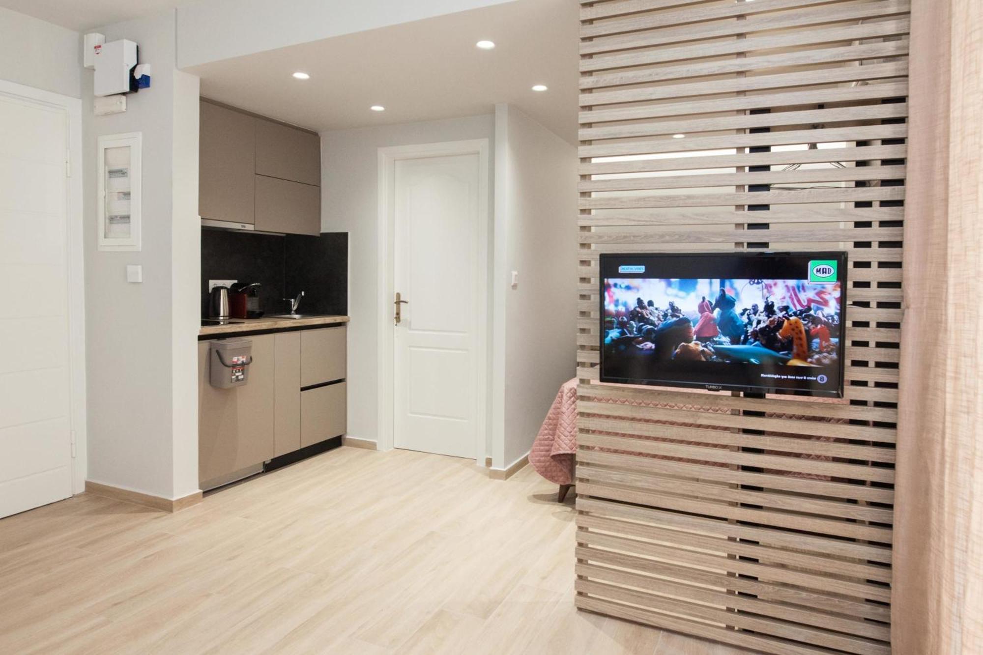 Petralona Gem Hotel-style With Balcony Apartment *